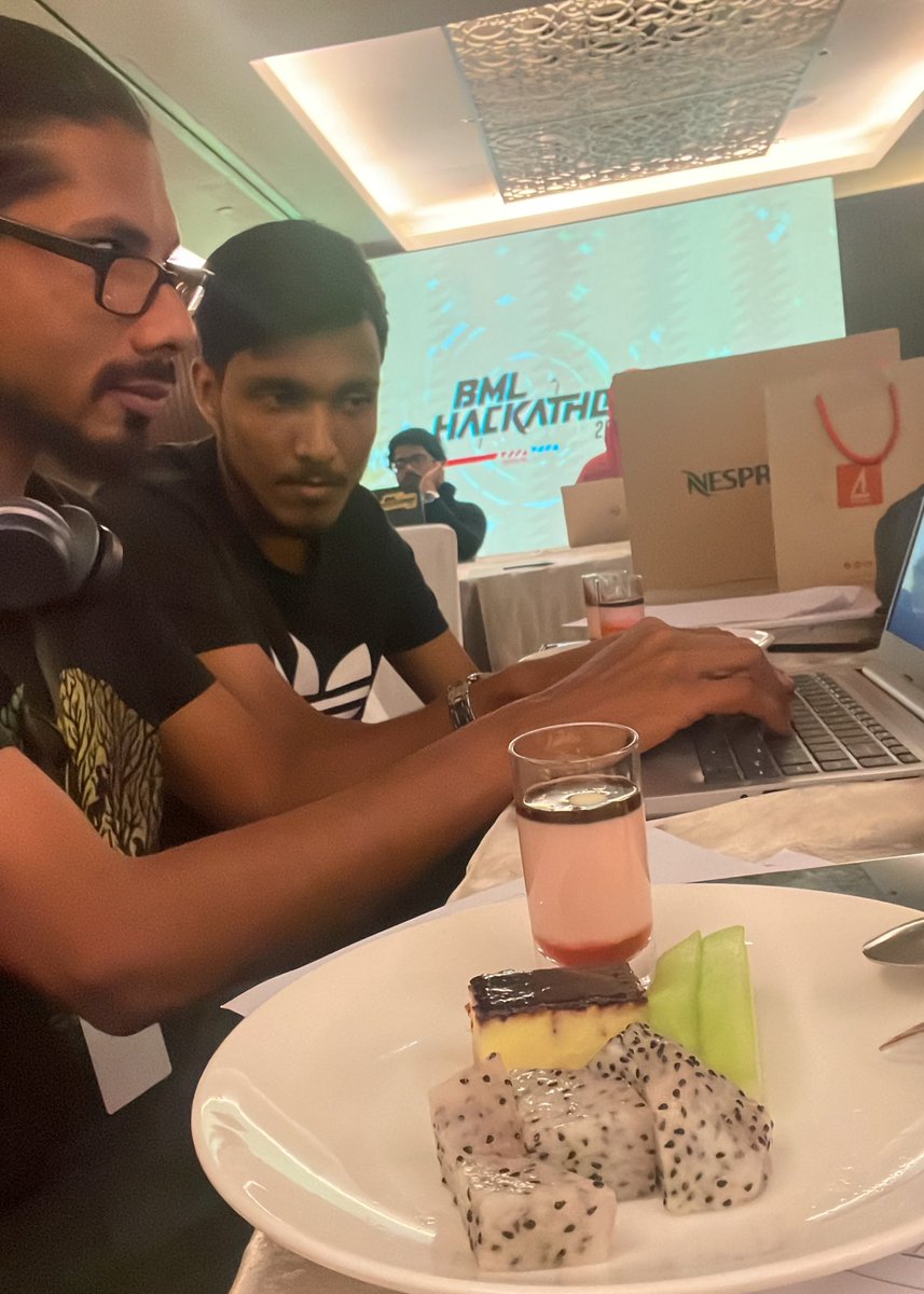 Reyshann's tweet photo. Last few hours.
Coding ends at 20:00pm.
#BMLHackathon @bankofmaldives https://t.co/9yxsMK9Iqb