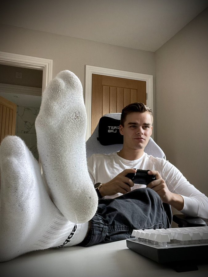 The Best Foot Masters🧦32k on Twitter: "#footmaster @BigTobez 🧦👣🧦 #masteroftheday #findomfeet