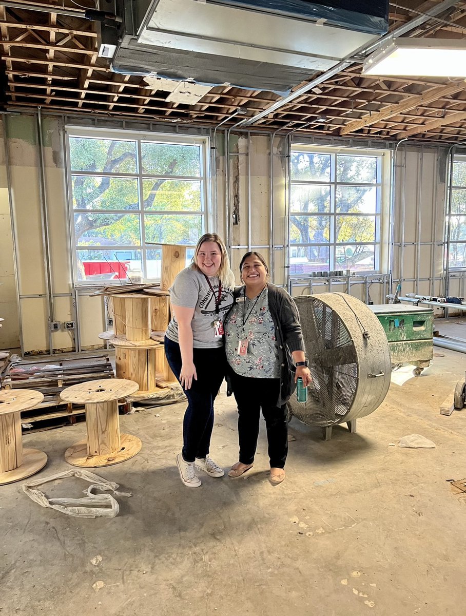 MsMacedoClass's tweet image. Happy Bosses Day and National Principal’s Month to the one and only @MrsCisnerosCFB! So appreciative of you and your consistent support. ❤️🦅