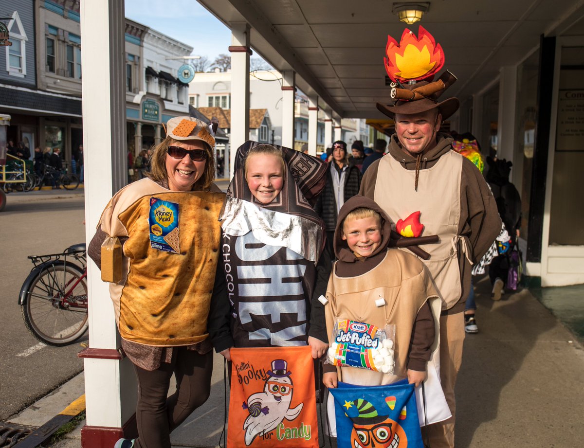 mackinacisle's tweet photo. Get your costumes ready because we're less than a week away from our Mackinac Island Halloween Weekend! Find out more by visiting our website: https://t.co/XaC4zZsR4o https://t.co/DUUgOAzlrN