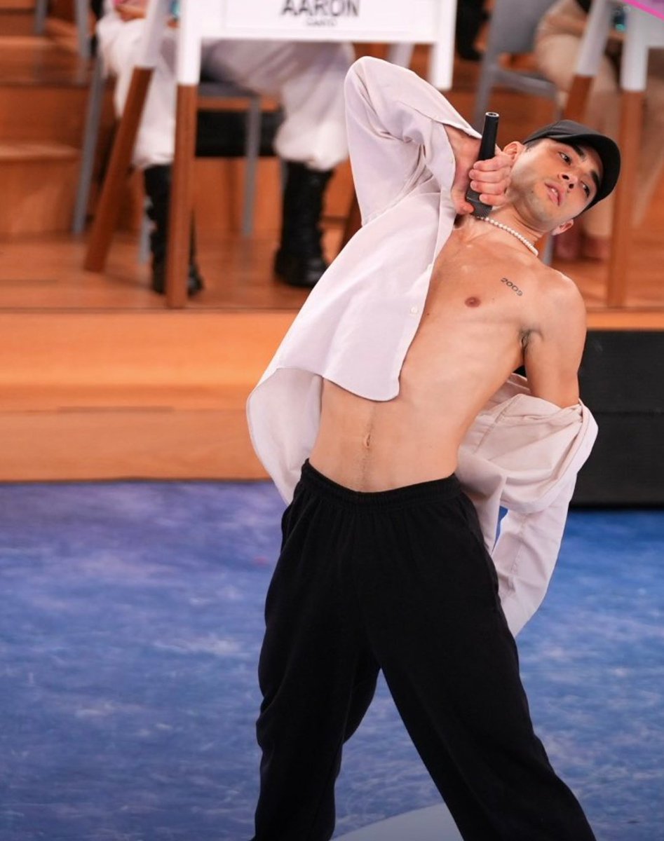 dancer_Cc's tweet photo. qualcuno ha detto just eat? #Amici22 https://t.co/Qfy30M3ybm