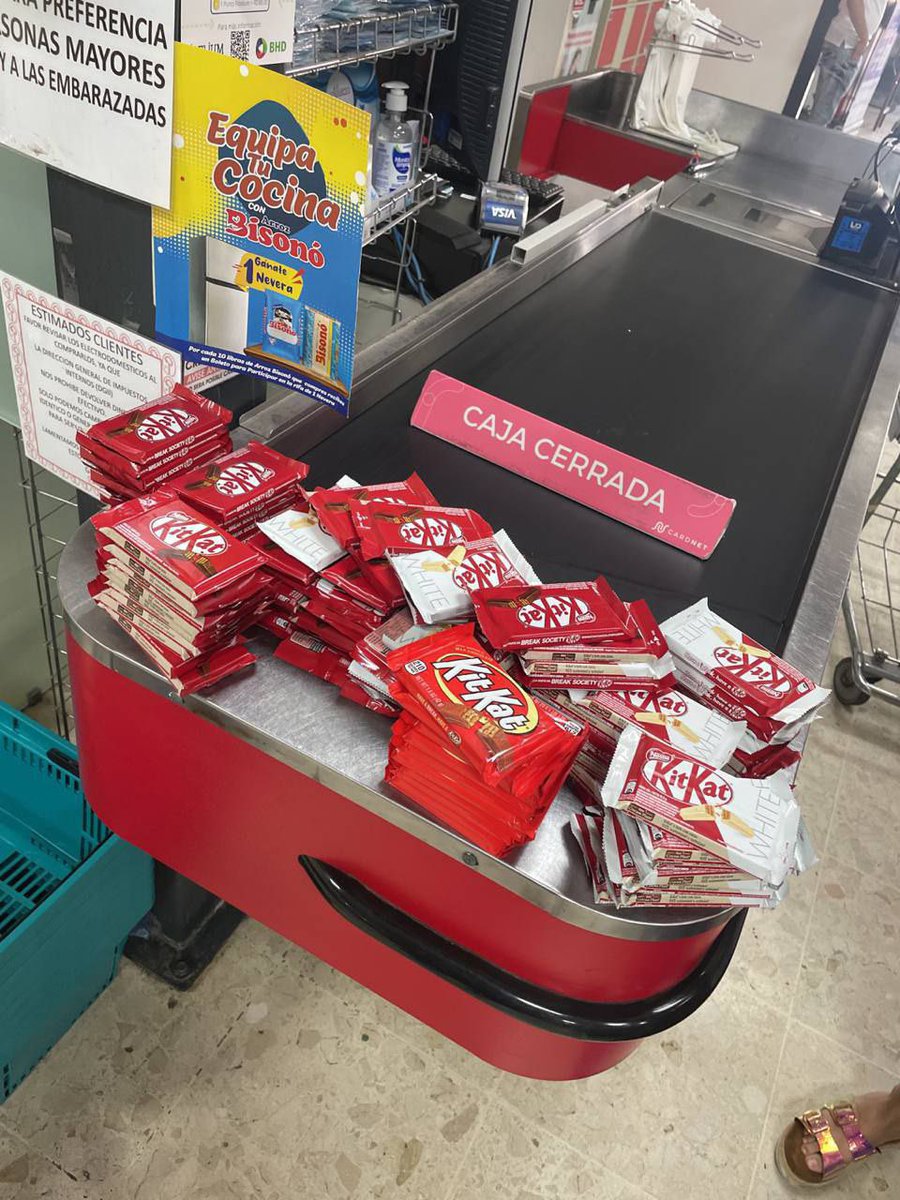 KitkatINU's tweet photo. @KITKAT yummy 🍫😋🫶🏻 https://t.co/CQCJq1esqY