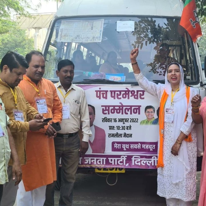 poonambhatibjp's tweet photo. आज रामलीला मैदान में पंच परमेश्वर सम्मेलन में  भाजपा राष्ट्रीय अध्यक्ष श्री जेपी नड्डा जी को सुनने एवं कार्यक्रम को सफल बनाने हेतु तुग़लकाबाद विस्तार वार्ड 82 के भाजपा कार्यकर्ता समय से बसों से जाते हुए।कार्यकर्ताओं का जोश देखते ही बनता है। https://t.co/SoECEn08MK