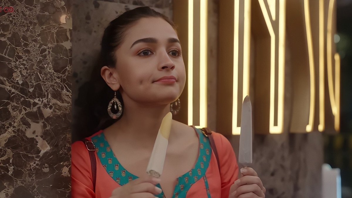 softiealiaa's tweet photo. darlings ( 2022 ) 💌
#BADRU : one of her finest performances ever , and ofc her first film as a producer , choosing this script & giving chance to a newcomer like jasmeet was such a brave decision!! 💌 loved badru , one of my favs im still obsessed w her! I loves you <3 💌🤍 https://t.co/q3P5HwQFDW