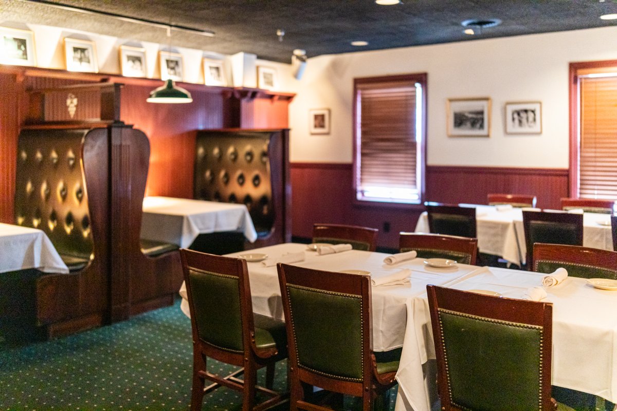 LewnesSteak's tweet photo. Great food is meant to be shared. Grab the family, make yourself at home, and taste quality and comfort in every bite. #LewnesSteakhouse #Lewnes #AnnapolisMD #FineDining #MarylandEats #MarylandFoodie #FamilyBusiness https://t.co/TgtztIICjb