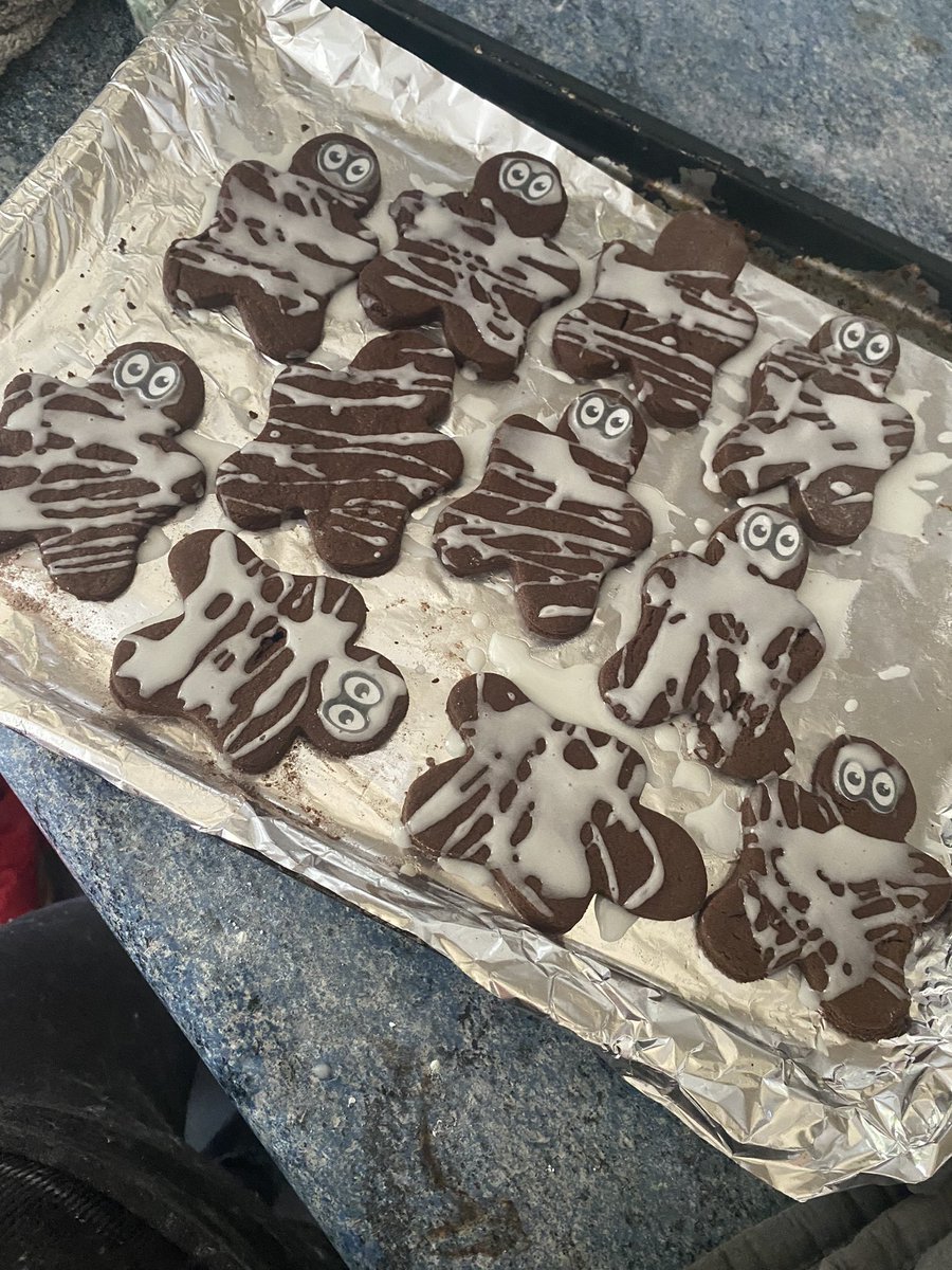 bethanyjayde95's tweet photo. @FellDykePrimary @wynn19jaw FRS completed option 12 for homework this week. She baked mummy cookies with Mam⭐️ https://t.co/RkkAfVQdoe