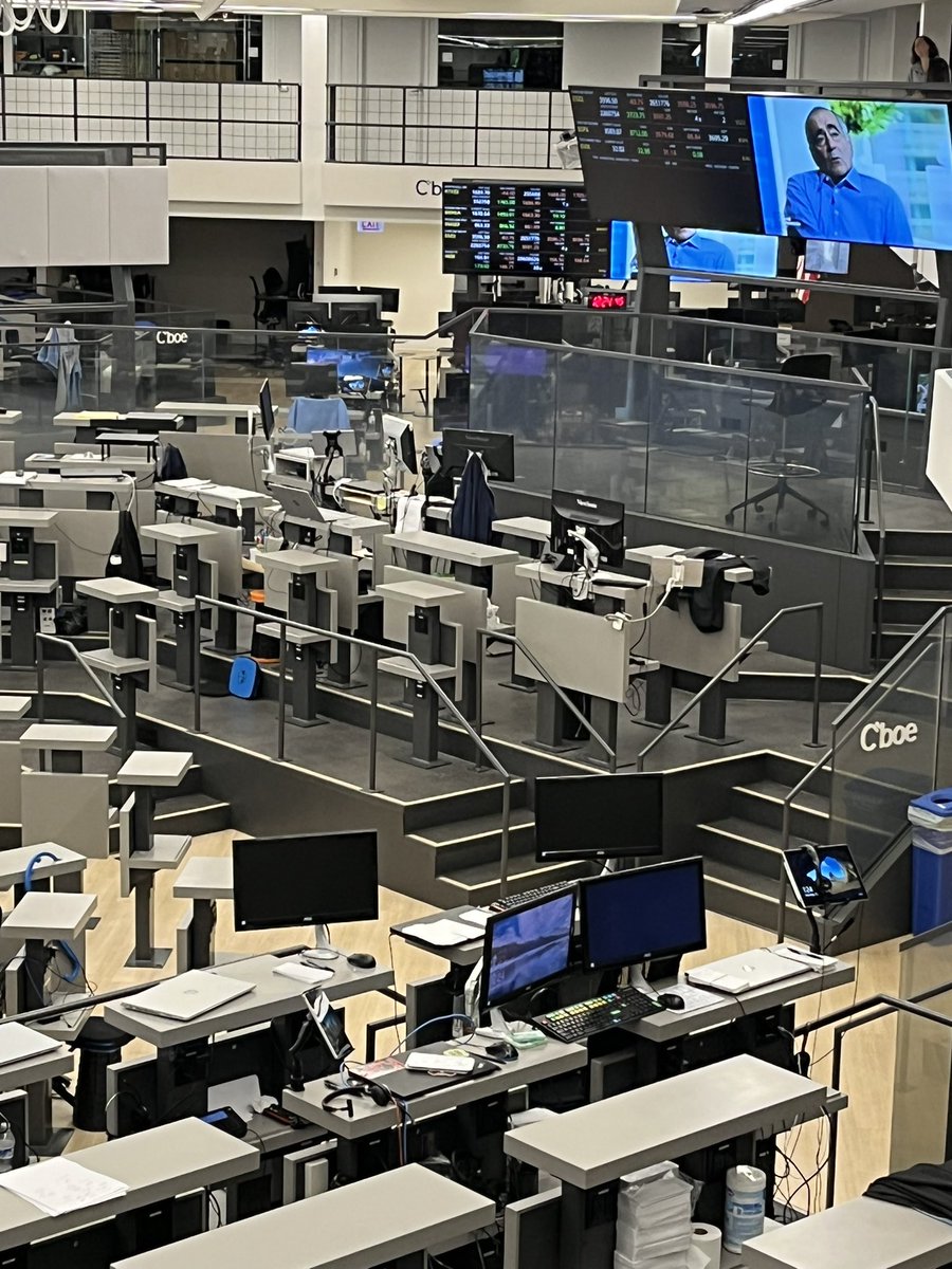 Btonskifilms's tweet photo. Ghost-town #speedtrading #fintech #markets #CBOE #derivatives #commodities #equities tradingfloor #trading https://t.co/E3VbfhOLz1