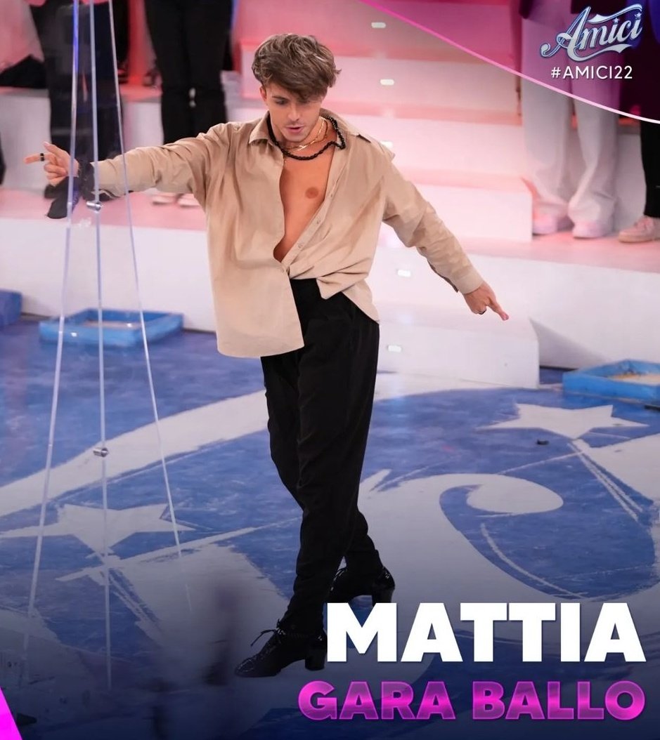 iamvaleeee's tweet photo. mamma mia, ma io cosa devo dirti zumbissimo...
#Amici22 https://t.co/fnhxJDWhR2