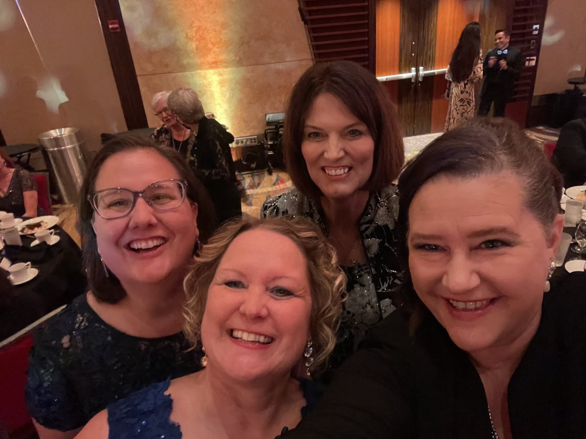 MHSwahn's tweet image. A transformative evening of bling, philanthropic support, performances &amp;amp; celebration at the arts KSU gala. So very grateful to friends, collleagues &amp;amp; benefactors for their support of @kennesawstate 🙏🏼🙏🏿🦉 @PhaedraCorso @ChandiaCharles @ksuarts #investiture #kennesawstate #KSU