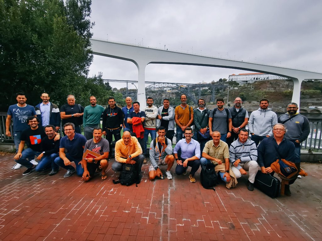 AndBastosCoelho's tweet photo. Foto para a posteridade antes do exame final do Curso de Treinadores de grau III de Canoagem de águas lisas.
O último curso do grau III foi realizado à aproximadamente 30 anos.
@fpcanoagem
#FPCanoagem
#MAISCanoagem https://t.co/8hTW6WGpV7