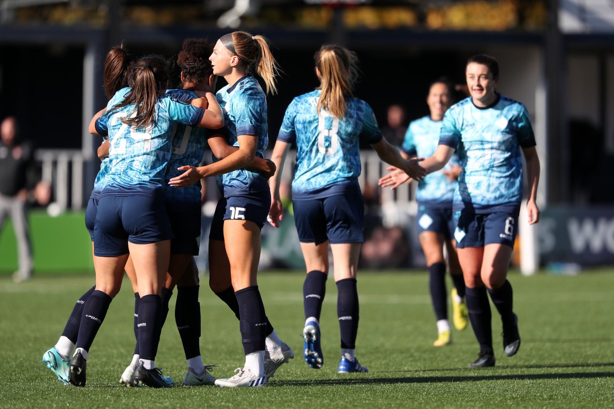LC_Lionesses's tweet photo. What. A. Half 🤩

📸 Credit: @_morganharlow

#COVLCL https://t.co/vcWEhWMqqP