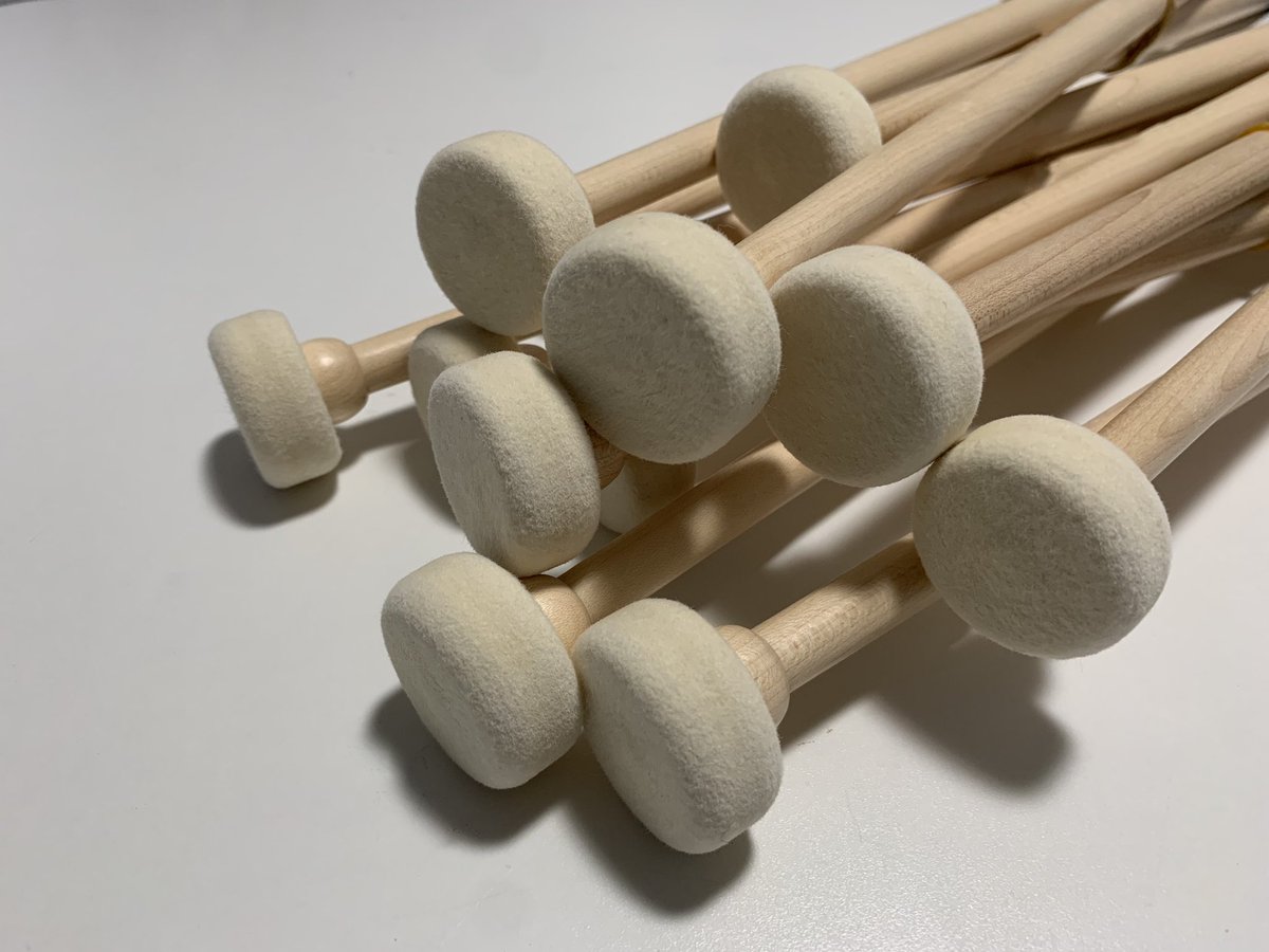 _DavidValdes_'s tweet photo. Sunday is a perfect day for weight and pitch matching, glueing and labeling #sticks ๐
. Stay tuned. Something very interesting and unique is about to hit the market ๐. #historicalsticks #historicalreproductions #mallets https://t.co/O1J0VckyhI