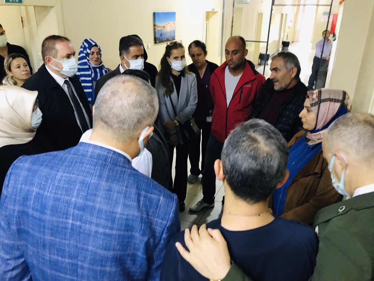 AvHalilFirat's tweet photo. 📍#Bartın 

Bartın Devlet Hastanesi’nde Genel Başkan Yardımcımız Sn.@jsarieroglu ile Amasra’da meydana gelen elim maden kazasında yaralanan kardeşlerimize ve ailelerine geçmiş olsun ziyaretinde bulunduk.

Rabbim tüm yaralılarımıza acil şifalar versin. https://t.co/RwjwtR64h9