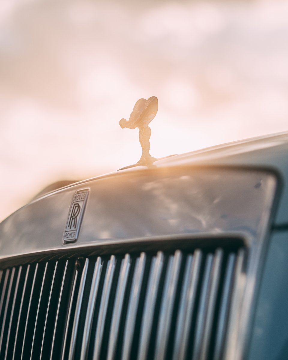 rollsroycead's tweet photo. أبدع الحرفيون المهرة في رولز رويس بطلاء هذه السيارة الرائعة عبر وضع ست طبقات من الطلاء، ثم طبقة أخرى من طلاء خاص ليضيف لمعة مبهرة تزيد من جمالية وحضور هذه السيارة الملفتة للنظر. https://t.co/eSJ4ntdYoQ