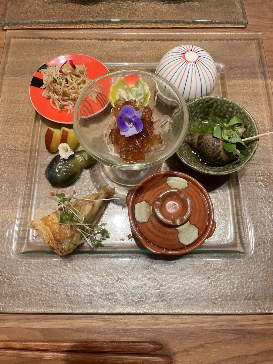 akiii_0307's tweet photo. 美味しかった🥹
#鉄板 #フレンチ #秋の味覚 https://t.co/tkEqYzOTJg