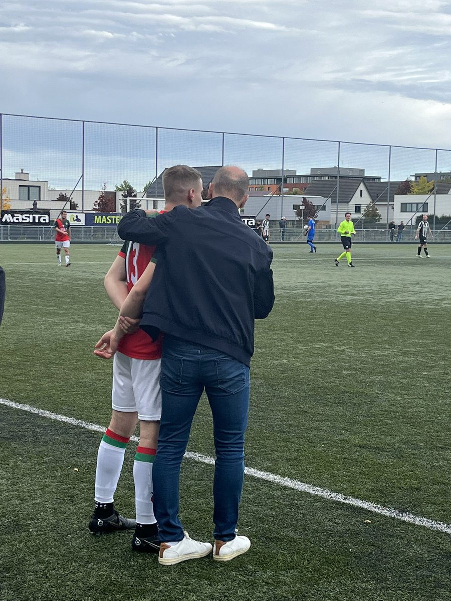 RksvHeer's tweet photo. Laatste aanwijzingen voor Leroy Eerlingen. Zijn snelheid en duelkracht kunnen gebruikt worden. 

Binnen een minuut krijgt hij geel trouwens…

#SitHee https://t.co/rw7k1usWwe