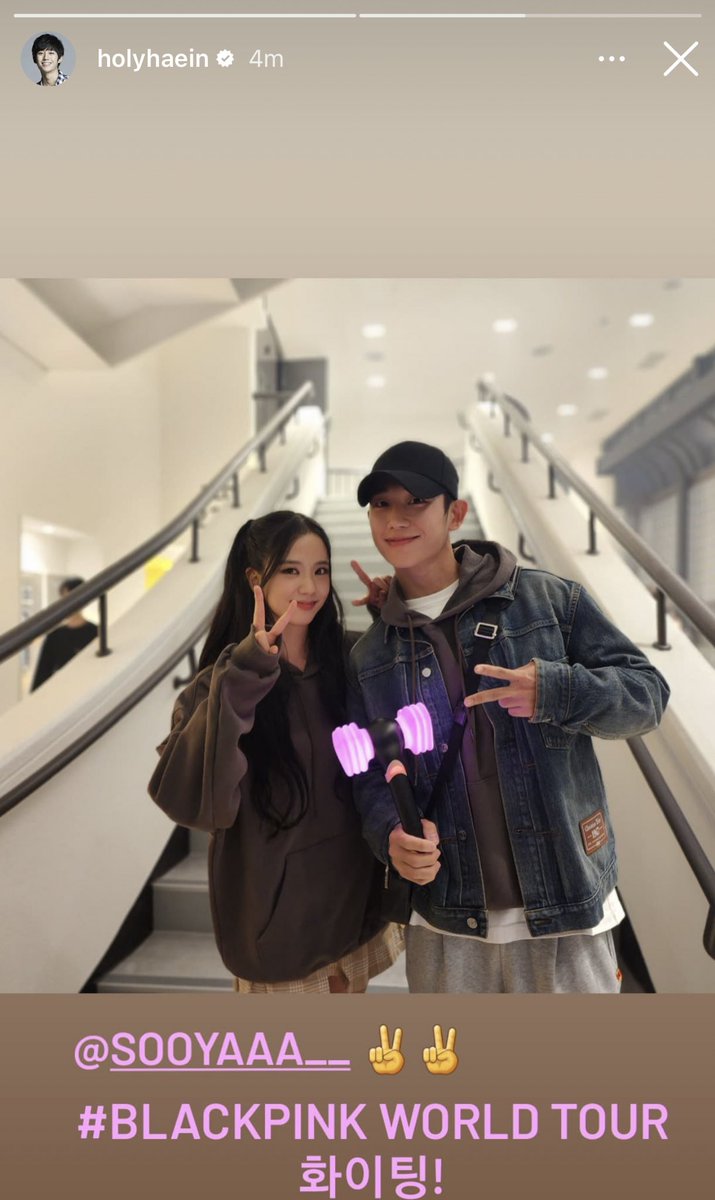 rubychulichaeng's tweet photo. แรงละ ตัวจริงไม่แสตนอิน พระนาง #Snwodrop เค้ารียูเนี่ยนกัน ฮืออออออ แฮซูมีจริงหมอ พี่เค้ามาพร้อมแคปชั่น สู้ๆกับ @BLACKPINK เวิลด์ทัวร์✌🏻🥹❄️ https://t.co/n6U8TOMbZ3