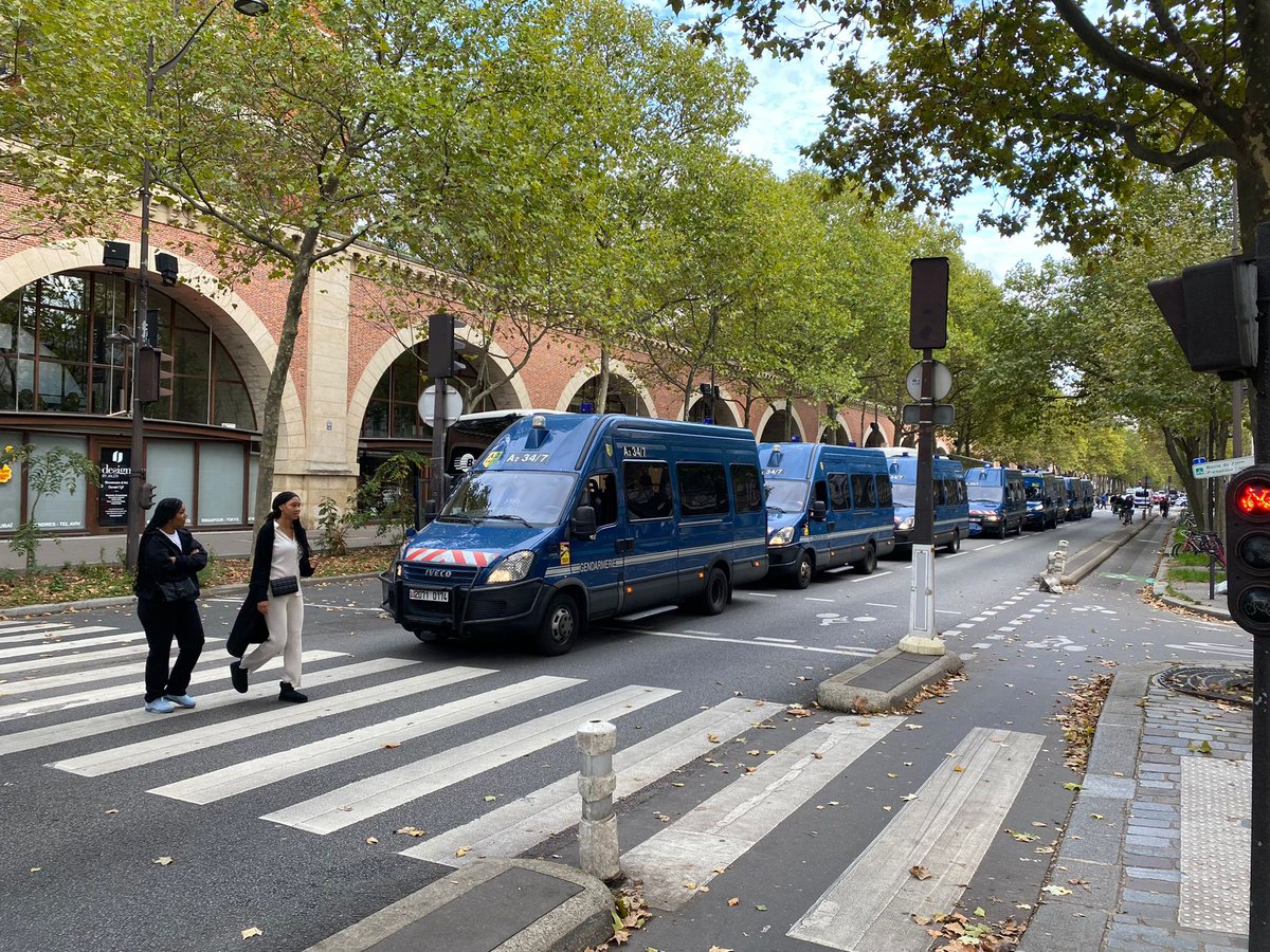 BusinessJaler's tweet photo. Manif avenue Daumesnil 30 000 manifestants sont attendus par les services de police. Les autorités nourrissent cependant de « vraies craintes » face « à la venue de personnes violentes de l'ultragauche, des ultras Gilets jaunes qui voudraient perturber la manifestation ». https://t.co/GoVt4bSNbp