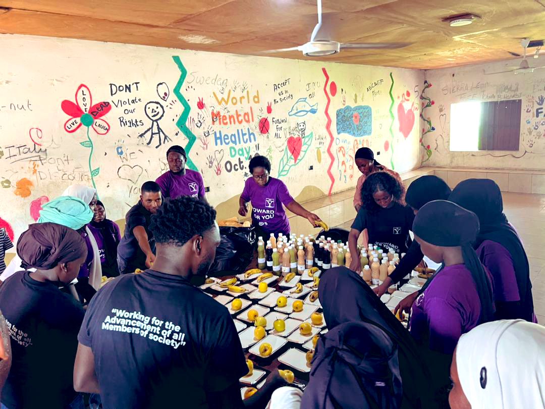 ajifgaye's tweet photo. @forwardforyou Family Day ; Thank you to every single person who donated a meal, we were able to provide 100 patients  at Tanka Tanka with a full meal, fruit, bread, juice and a slice of cake 🥰 Celebrating 6 years of @forwardforyou and World Mental Health Day ✨ THANK YOU ALL https://t.co/WGRABCzjkL
