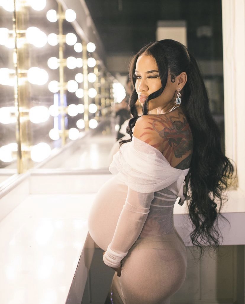 piscesjhene's tweet photo. jhené aiko… mothering. https://t.co/7EQB9BytES