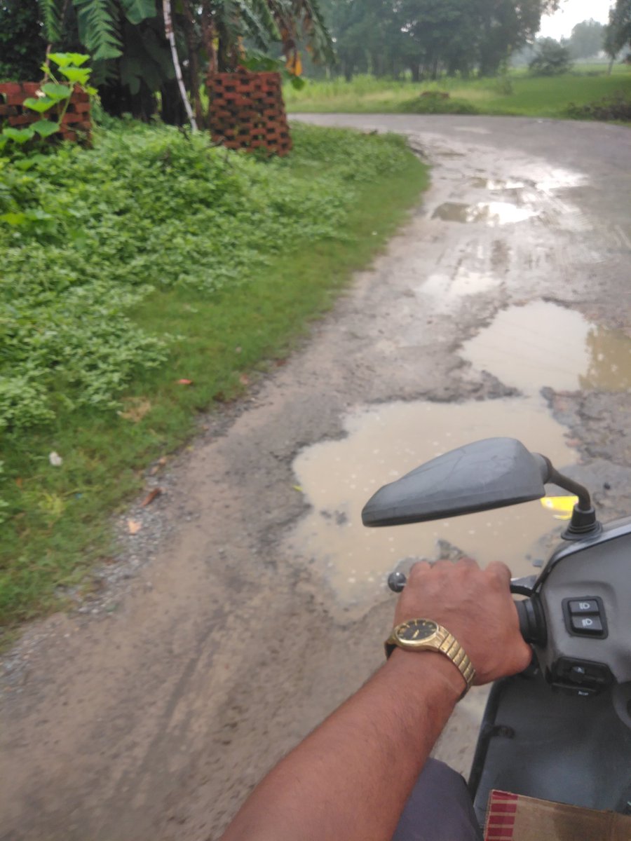 KamalChandSin13's tweet photo. @Deoria_Wasi @deoriatimes @dmdeoria Srimanji Gauri bazar block ke antargat village Gauri buzurg etc me panchayat sachiv Safai karmi ko sagyan me liya jay #cdodeoria https://t.co/jBInxkarTp