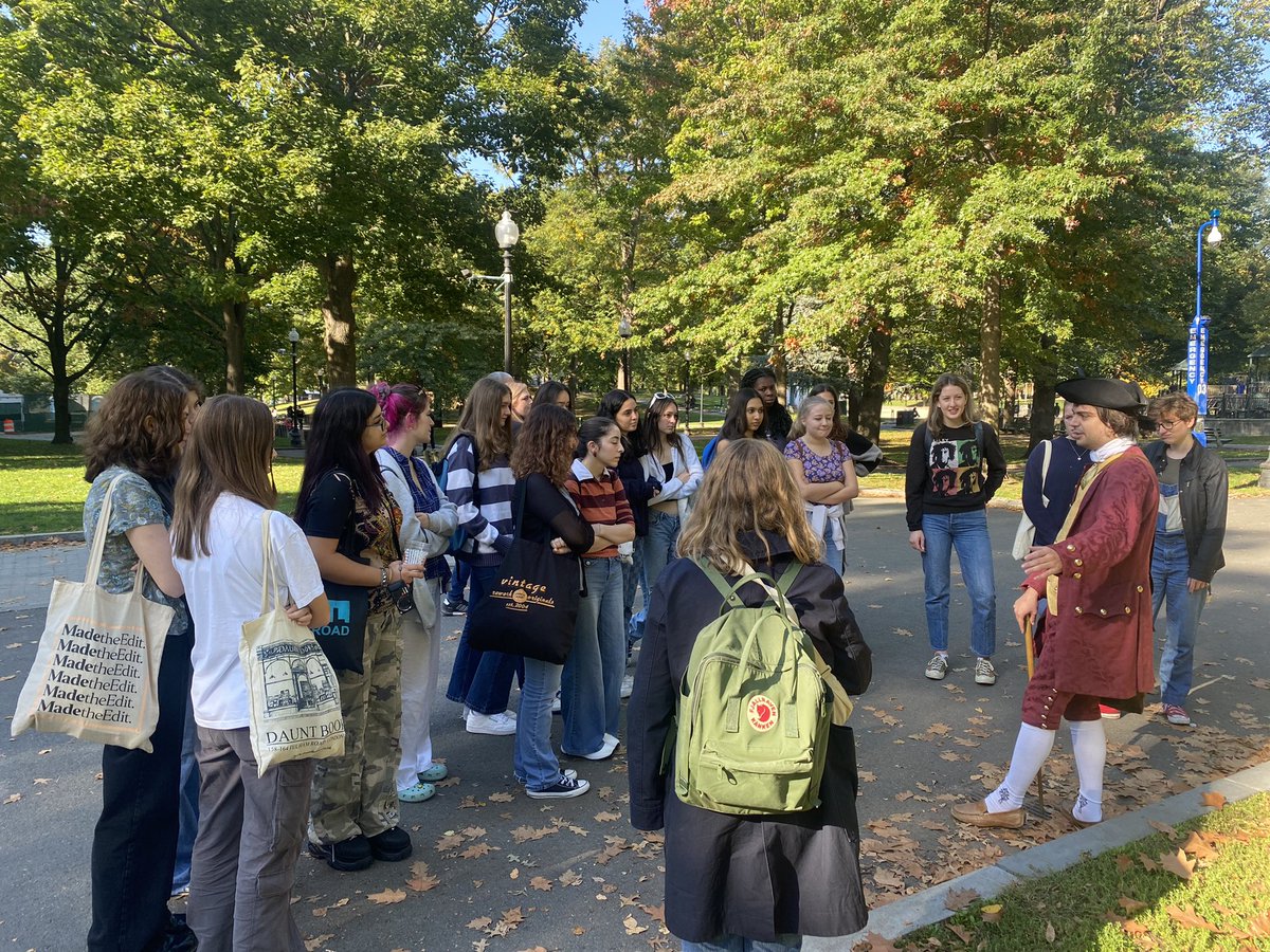 History_WHS's tweet photo. Beautiful fall day In Boston, and we’re starting in with the freedom trail walking tour @WimbledonHigh @WHS_Trips https://t.co/hlUAkIoGON