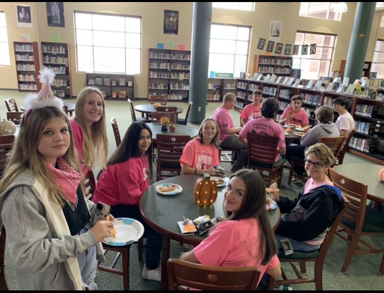 CLHS_Counselor's tweet photo. Such a great week - choir concert conducted by our amazing Mrs. Gabrielson, new to CLHS student lunch, pink out game &amp; mini cheer clinic, so much. Just a few more reasons CLHS will  #keepsrising  @CLHSPrincipal @coachmccoyela @organicteacher @AlexHigbyCLHS @clhsaca @canyonlakehs https://t.co/ojeryHUv8H