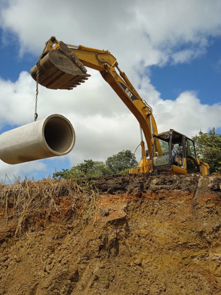 En la Troncal 13 vía Valle de la Pascua - Tucupido, llevamos a cabo los trabajos de rehabilitación tras las afectaciones por las fuertes lluvias.

El próximo paso asfaltar y construir los cabezales de concreto, en pocas horas estará totalmente restablecido el tránsito.

#16Oct