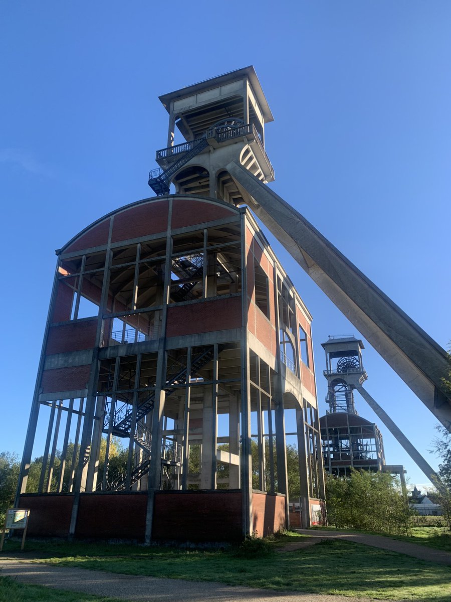 JoseElzen's tweet photo. Prachtige wandeling op de #terhills in #maasmechelen. Waar je zoal terecht komt met een aardrijkskundeleraar als echtgenoot. https://t.co/Xn1XvI4twM