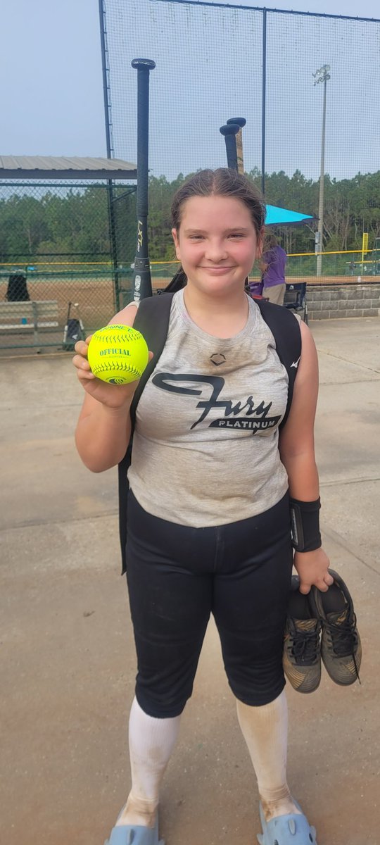 gfuller505's tweet photo. @PaigeReuther  with the long ball this morning. Paige is picking up with Al fury platinum Hinton this weekend. Not only can she strike you out she can hit what you throw at her @knightsms_sb @maruccisoftball https://t.co/iihXWNbATs