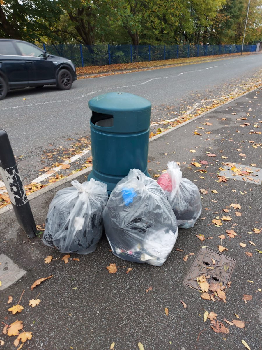 MarkydHolt's tweet photo. @KeepBuryClean Sunday Morning litter pick resulting in 3 full bags just from Rochdale Old Road and Martin St. Very frustrating there are so many lazy people who don't value the area ๐ก #KeepBuryClean https://t.co/4nN5G6zZ8R