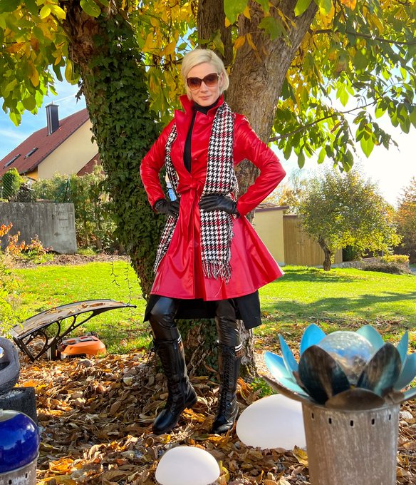 W&auml;hrend ich jetzt die Einladung zu einem entspannten Spaziergang im sonnigen Herbst wahrnehme und bestimmt<a href="/tag/goddesslife"class="tags"><span>#goddesslife</span></a>