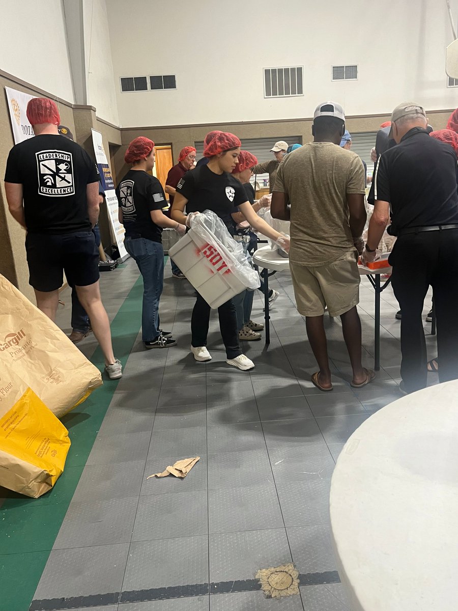 StateRotc's tweet image. Bobcat Battalion Cadets, coordinated by CDT Elijah, help in packaging over 1200 meals this Saturday. 

The NEXT step will be to distribute these meals locally and around the world. 1 package = 6 mouths fed! @txst @5thBrigadeROTC