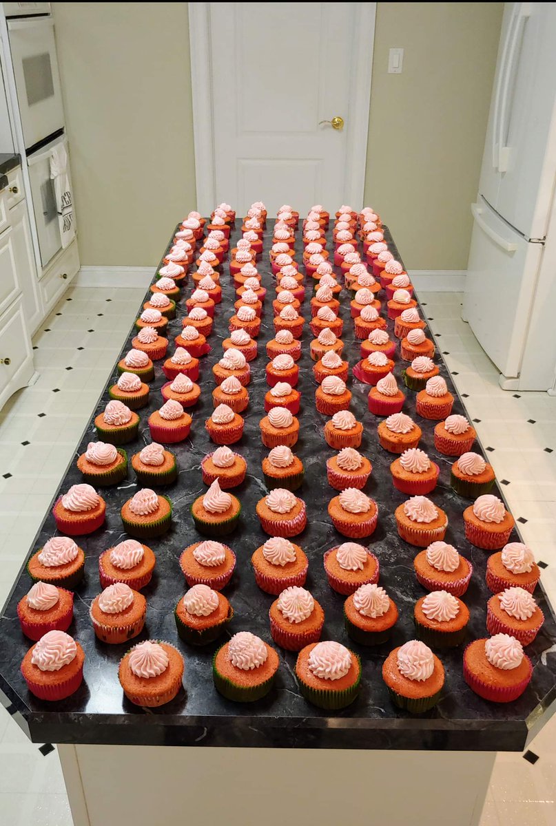 Darryl_Haley's tweet photo. Hello Friends, "Share Love" Breast Cancer Awareness. Honoring those who fought, Supporting the fighters and Cheering the survivors. Chocolate, Brown Sugar and Butter!❤ https://t.co/QJrnQaFBMB