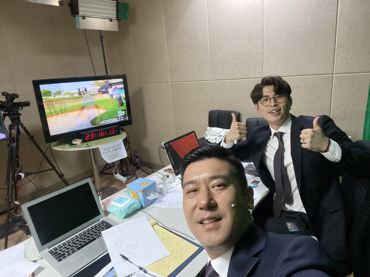 HwAduu's tweet photo. Don’t want to end this #playoff #livgolf #livefromkorea #livebroadcasting https://t.co/5KT0kn9fqh