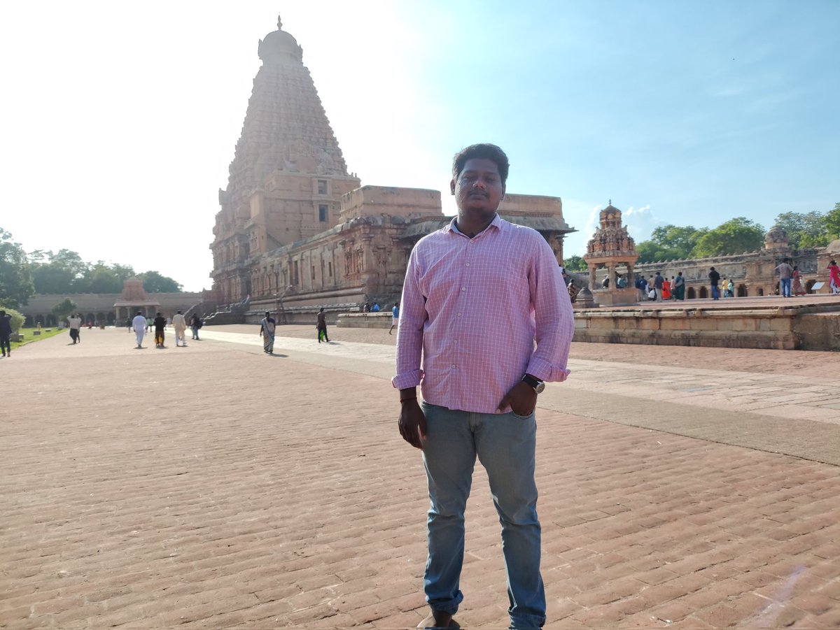 i_am_stm17's tweet photo. Finally 😎😎 #tanjore #bigtemple #bombaysweets #sreeariyabhavan #16thoct https://t.co/EUvBNP7VzV