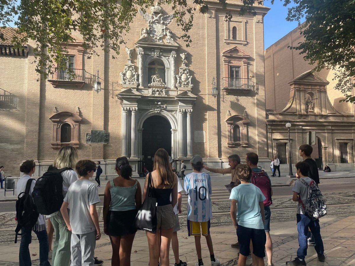 Frensham_MFL's tweet photo. #spiritoftogetherness Frensham Heights Granada trip in full flow! https://t.co/oYqAfT9zj9