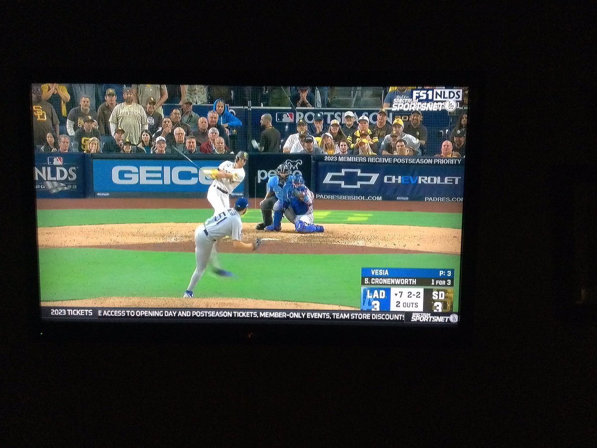 Michael32574178's tweet photo. Padres beat the Dodgers, Hasaung Kim gets us going with a run scoring double, then Soto drives in the tying run, then Cronenworth drives in Kim..
so much for Dave Roberts’ “we are going to win the World Series this year” guarantee…game over…Go PADRES!!! 😘 https://t.co/LeMnpnb6ym