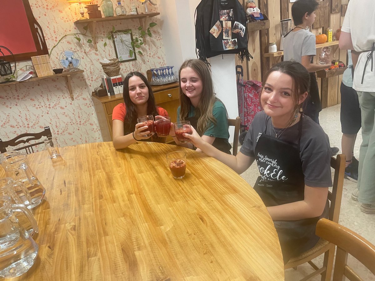 Frensham_MFL's tweet photo. Cheers to learning to cook Spanish style! https://t.co/KPkPZHBOR9