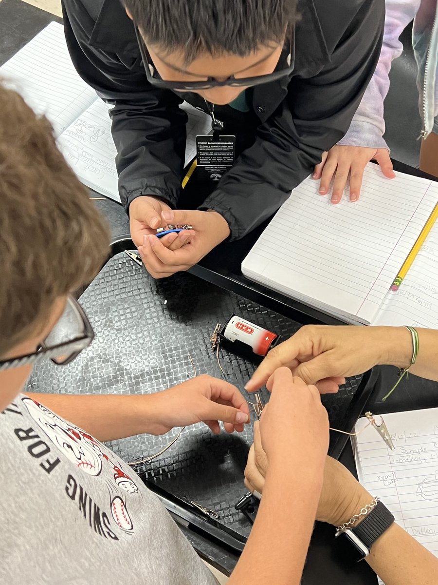 Circuit building at its best! These future electricians are learning the basics of a circuit. #RBESscience #5thgrade @TeamRBES <a href="/WoodsComal/">Katie Woods</a>