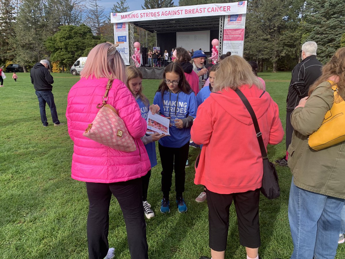 Our <a href="/MohonRunner/">Mohon Runners</a> XC team volunteering at the #AlbanyStrides breast cancer walk. Love their dedication to ending cancer! <a href="/MohonSports/">Mohonasen Athletics</a> @MightyPrincipal <a href="/MileSplitNY/">MileSplit NY</a>