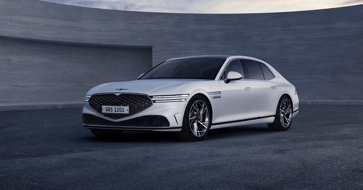 genesis_kuwait's tweet image. intriguing enough to catch attention. Elegant enough to dominate the road.

THE GENESIS G90
STATUS GO
#Genesis #GenesisG90 #StatusGo
#GenesisMEA