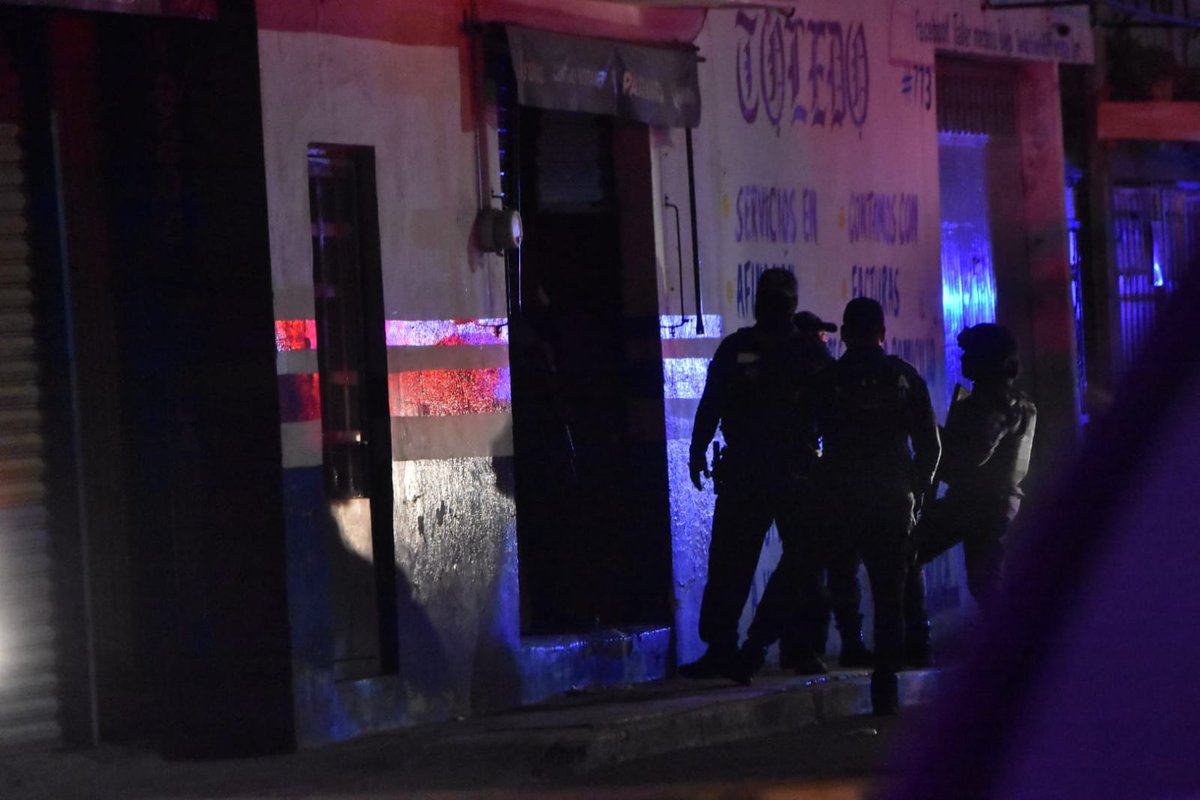 blanmirelesfire's tweet photo. #masacre #irapuatoGto asesinan a 12 personas y dos más resultan heridas en un ataque a un bar "El Pantano", en la colonia 12 de diciembre, en hechos suscitados la noche del Sábado https://t.co/TqtCn7YAbR