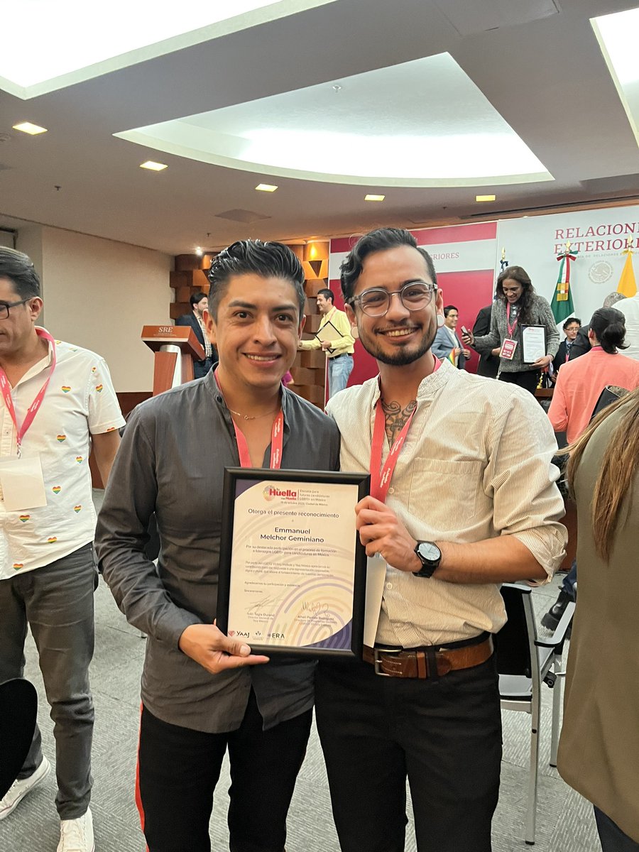 Emanuel_mg's tweet photo. Gracias a mi familia #Yaaj, a @ivantagledurand, @AdrianRodMX, @paosantillanmx y @AlesitaPerez por creer en mi e invitarme a formar parte de estos espacios seguros de construcción y enriquecimiento. 🫰🏻
Pero sobre todo por generar estos convenios internacionales para calificarnos. https://t.co/PBDxPB78dE