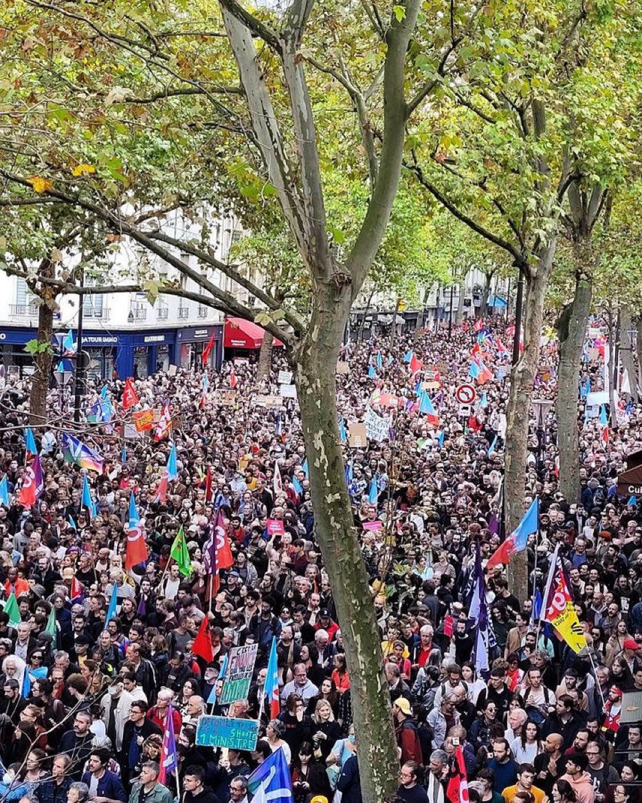 2022Elections's tweet photo. 🔴⚡️ Marche contre la vie chère : les organisateurs annoncent 140.000 manifestants dans les rues de Paris.

#Marche16Octobre https://t.co/W8Ywoa1GLM