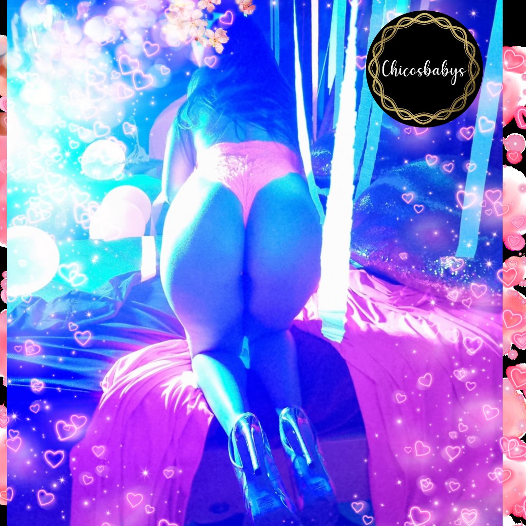 Mysticamag0k's tweet photo. Genial que la pasamos como siempre en @luxclubmty que padre celebrar tu cumple @yaz_beto ! 

Que lindo verlos a todos ya los extrañabamos!       Saludos a todos los nuevos amigos del Lux Bienvenidos a este mundo tan divertido! Hagan muchas #travesuras! https://t.co/mMQ8BOjsqo