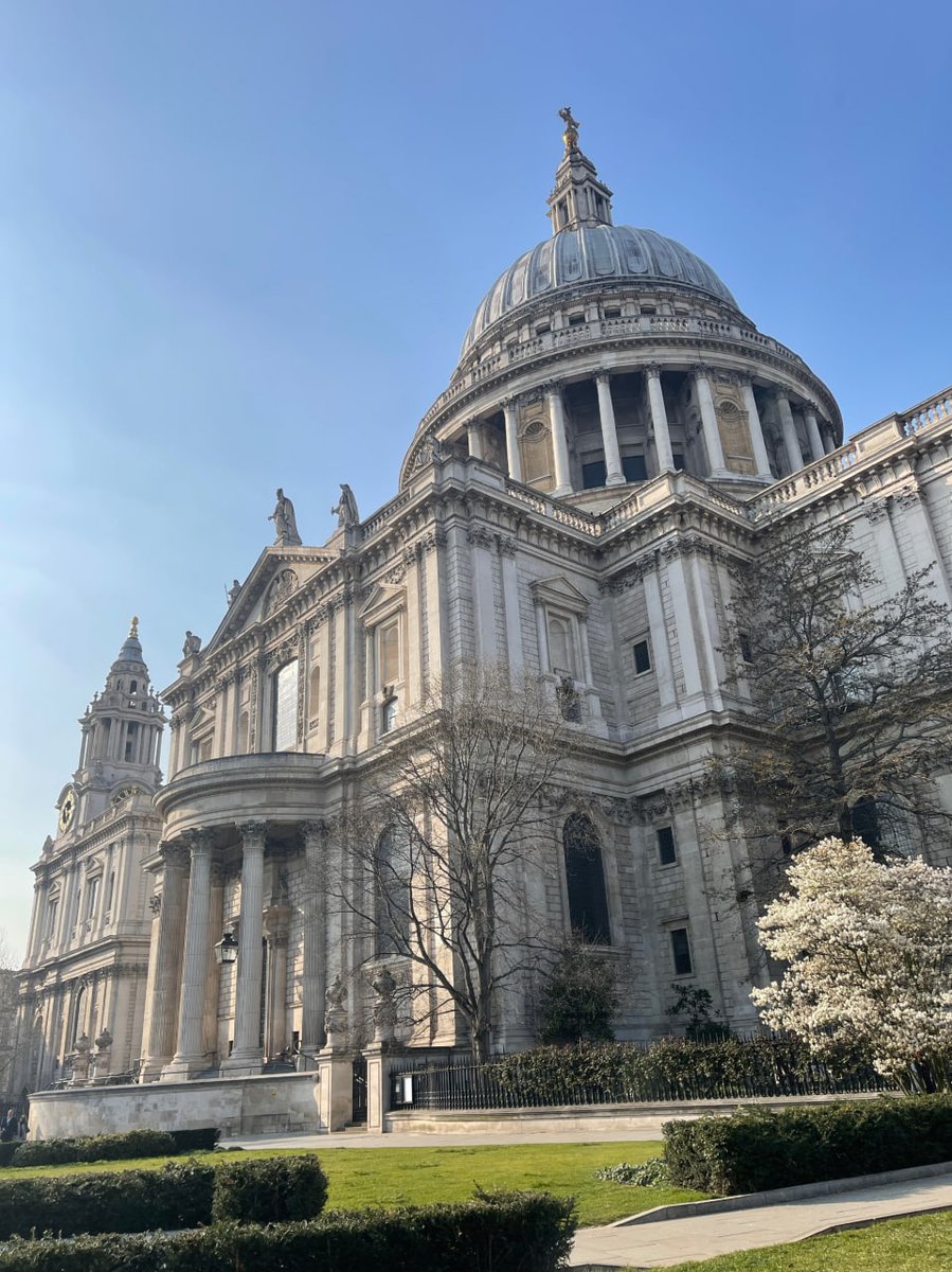 YoHoodEnt's tweet photo. Welcome to London🥰 https://t.co/8ganrBPO01