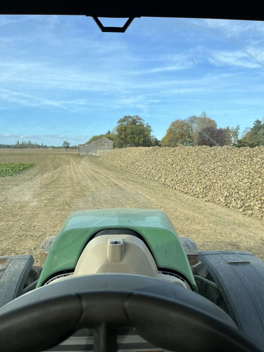 OliverNunn3's tweet photo. Ruts are getting serious now 😬😂 #beet22 https://t.co/VAkFo79jfl