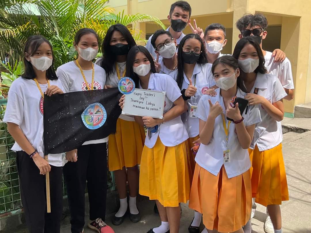 PHSSCIENCECLUB_'s tweet photo. In a short period of time, we were able to haunt and collect them to give and provide positivity around the campus. Here are the snaps from the 'SCIght and Write' activity of the Science Club!🤳

#TatakSciClub
#TogetherWeExplore
#NoVoidCanPullUsApart

[Late Post] https://t.co/McODpXvWXC