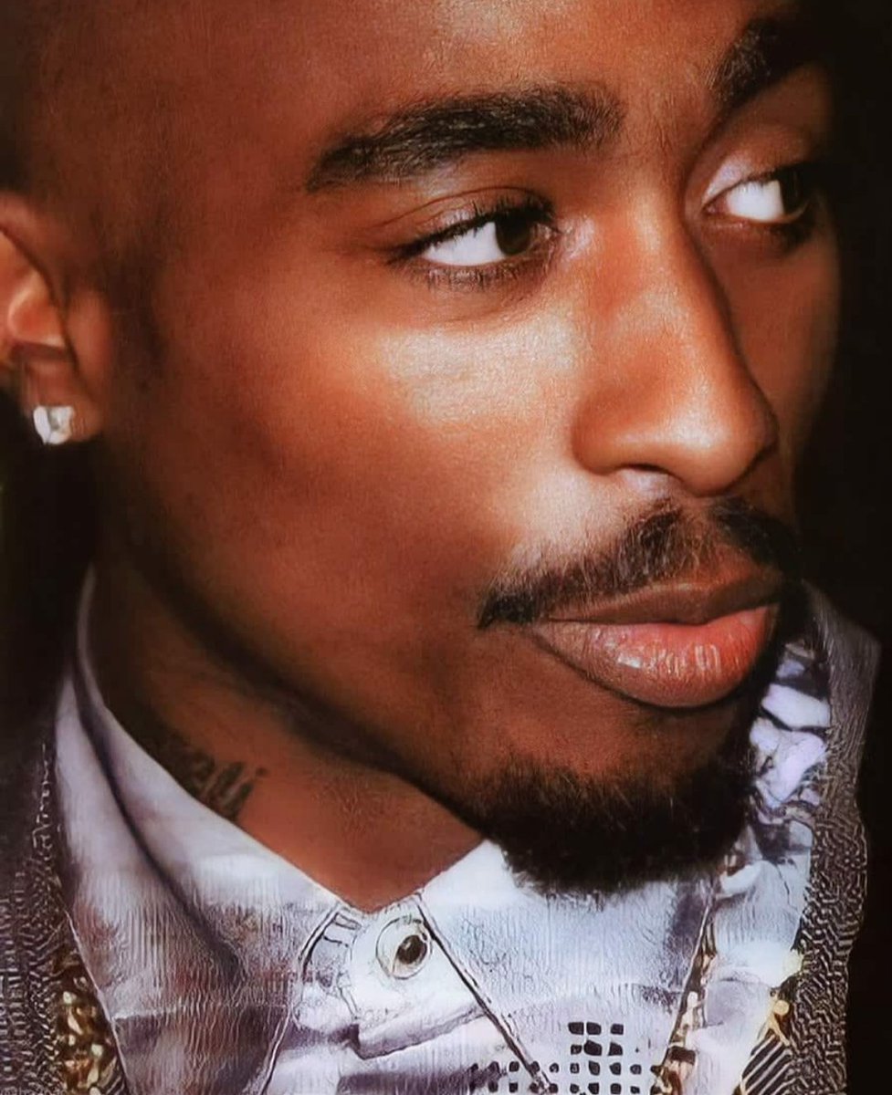 2pacempire's tweet photo. Eyes are never quiet 👀
#2Pac https://t.co/eyWk3ArcKC